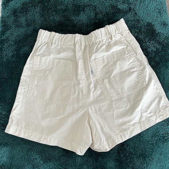 Levi’s Pleated Utility Women’s Shorts - Picture 2 of 10
